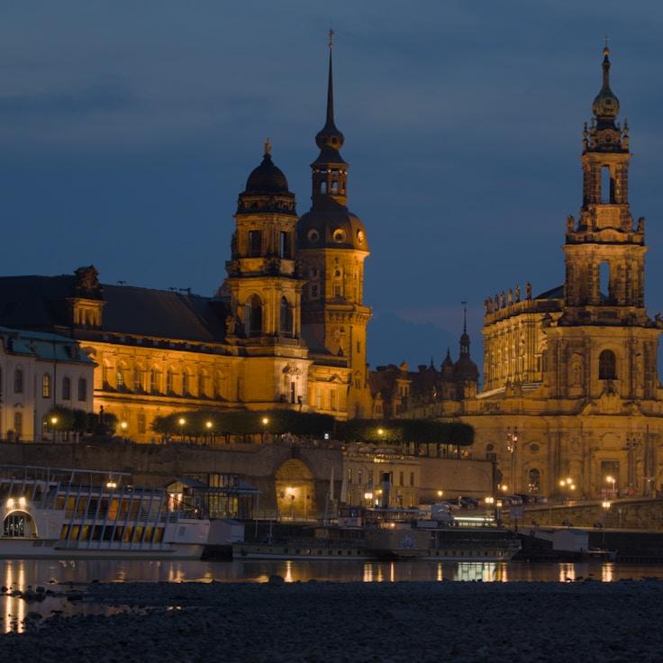 Family terraces and cafés for calm evenings in Oxford